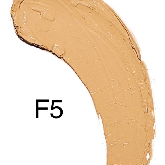 F5 | Makeup Revolution Fast Base Stick Foundation - Picture 1 of 5